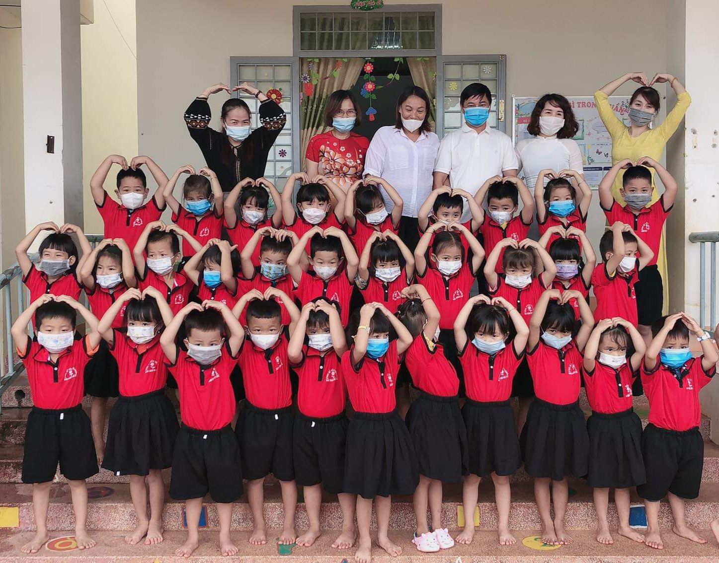 TRƯỜNG MẪU GIÁO PHÚ LỘC: "CHƯƠNG TRÌNH CHIA SẺ YÊU THƯƠNG, NIỀM VUI ĐẾN TRƯỜNG CỦA TRẺ"